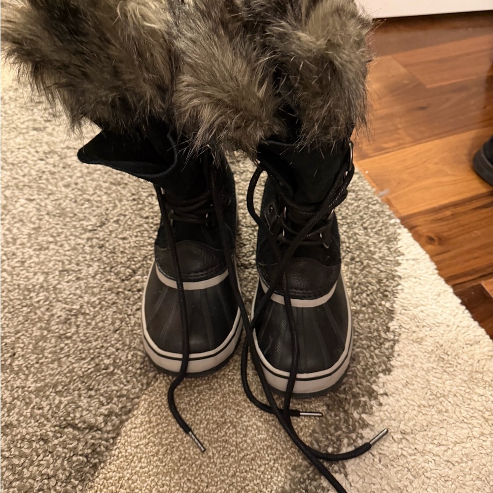 Sorel Black and Gray Winter Boots with Fur Trim